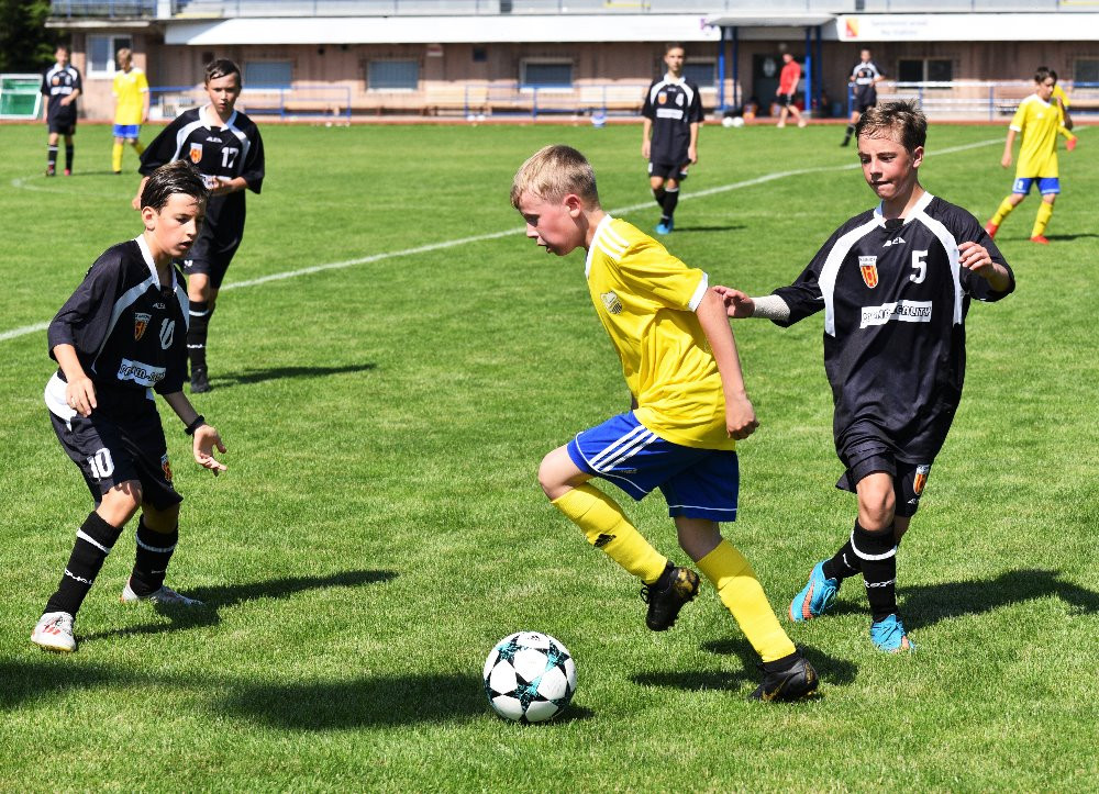 Starším žákům ze Strakonic vyšly začátky obou poločasů Starším žákům ze Strakonic vyšly začátky obou poločasů